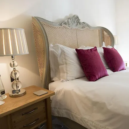 The Priory فندق مبيت وإفطار ميدلهام