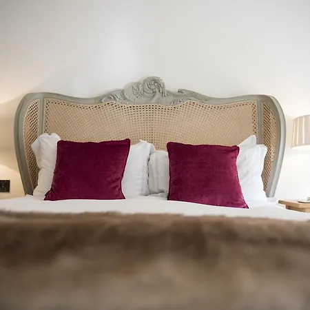 فندق مبيت وإفطار The Priory 3*