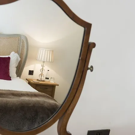 The Priory فندق مبيت وإفطار ميدلهام