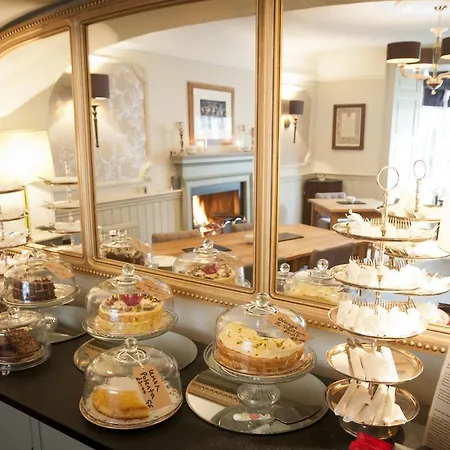 Couette-café The Priory 3*
