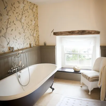 The Priory 3*
