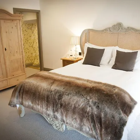 The Priory 3*
