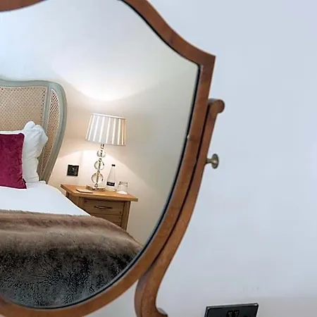Bed & Breakfast The Priory 3*
