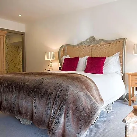 The Priory 3*