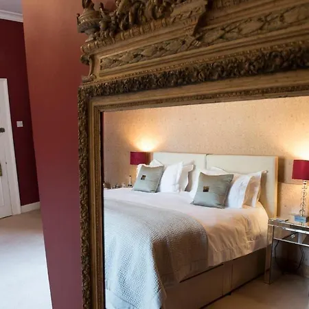 The Priory 3*