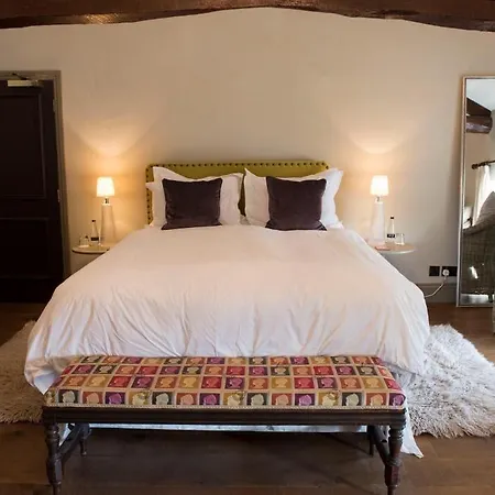 The Priory 3*