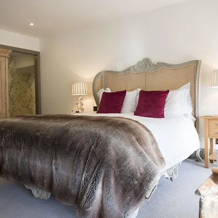 The Priory 3*