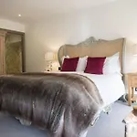 The Priory 3*